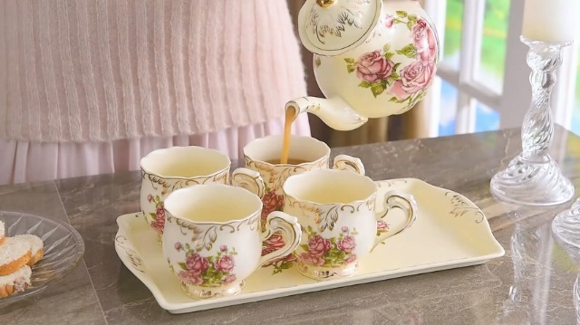 Eyoukera Red Rose Ivory Ceramic Tea Set - Vintage Service for 4