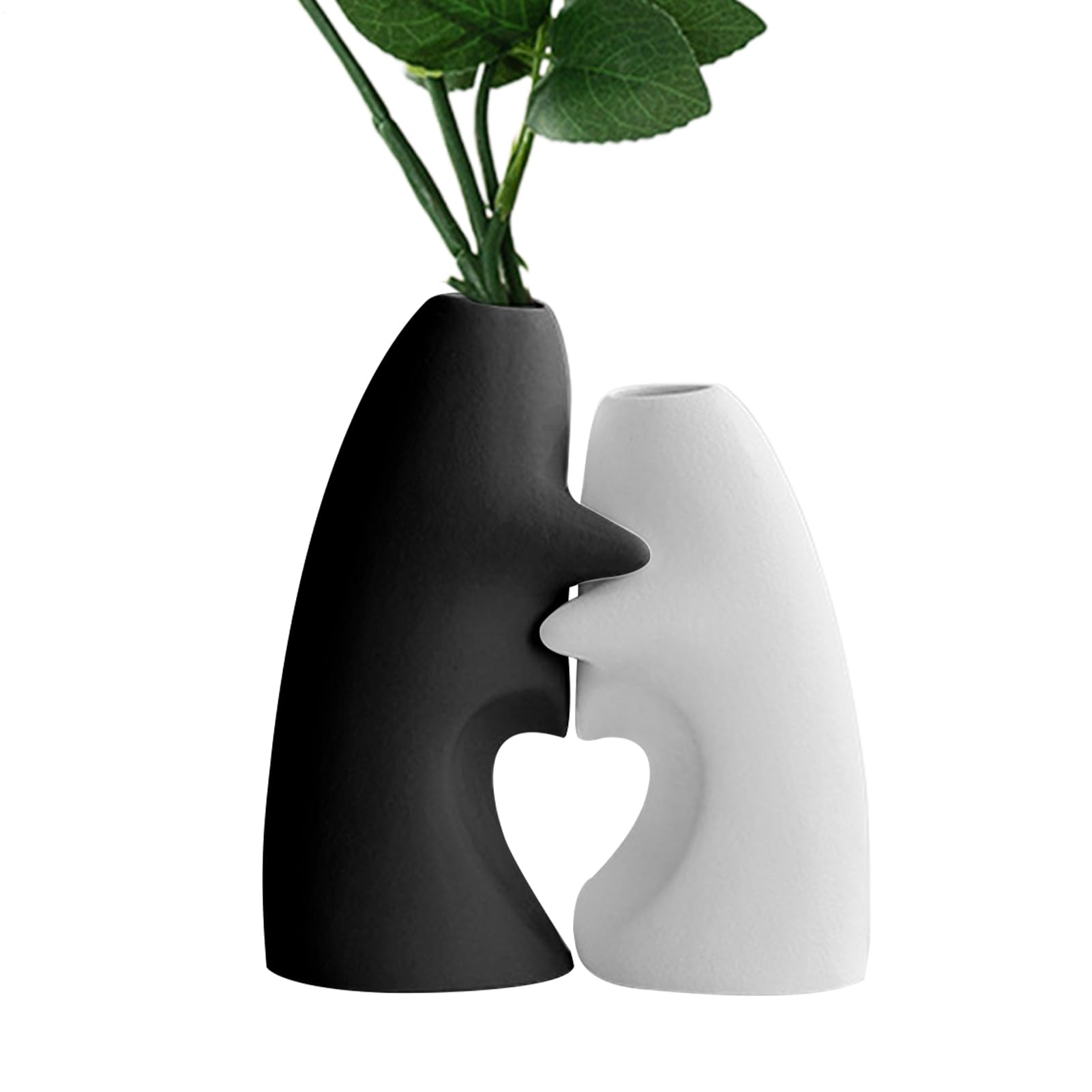 Vase en céramique de mariage : le cadeau de décoration idéal pour embellir une table de salon
