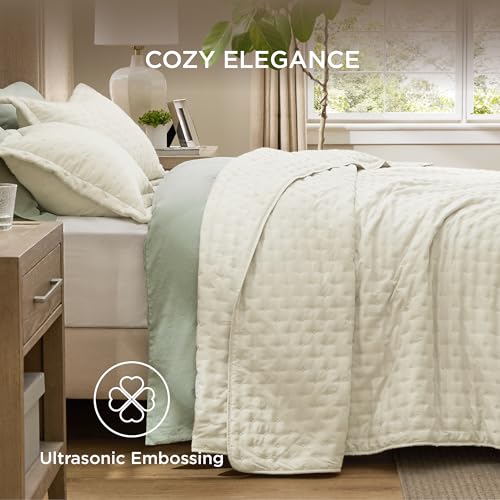 Image of Bedsure Quilts Queen Size - Cream Bedspread Queen Size & Lightweight Comforter, Modern Cottage Coverlet with Clover Pattern, Ultra Soft All-Season Bedding, 90 x 96 Inches