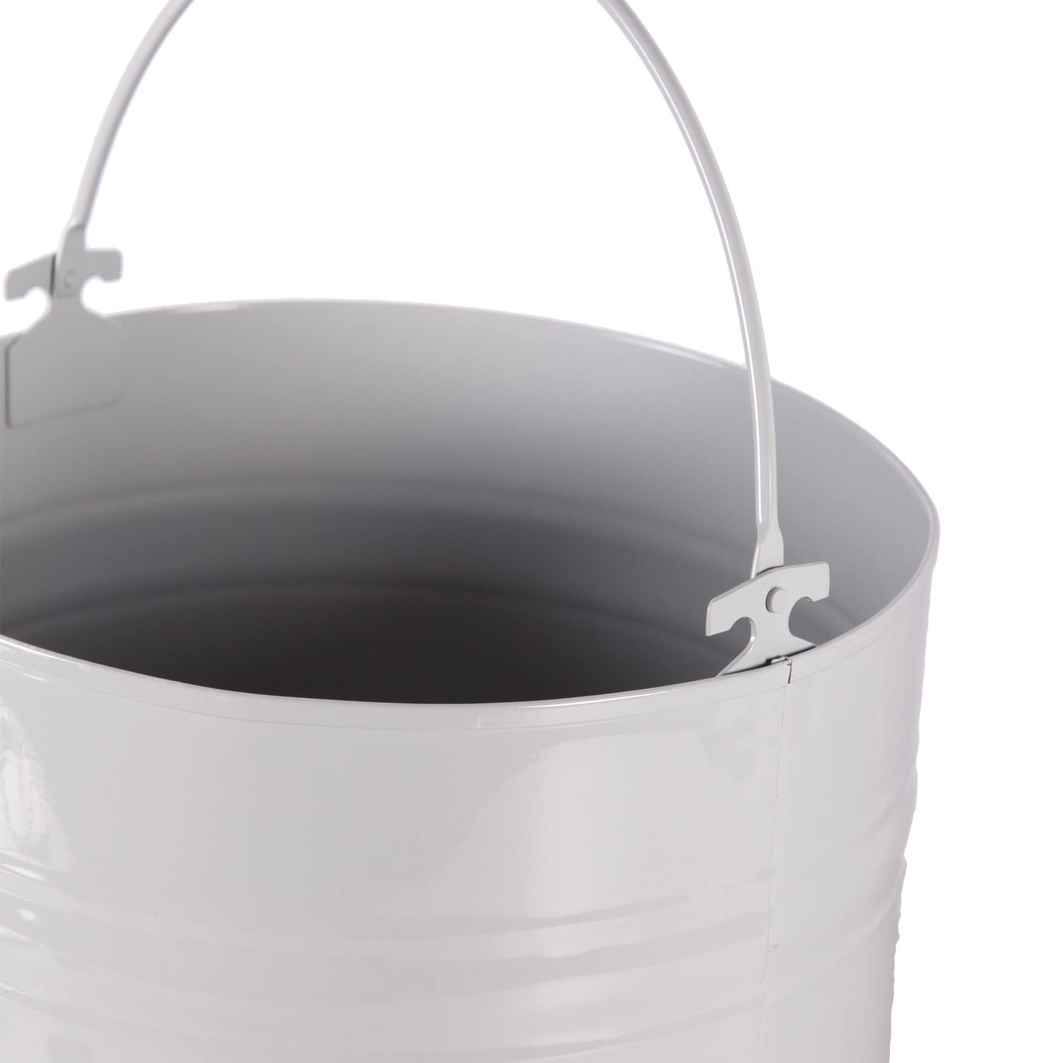 Bebedero de metal gris, 20 l