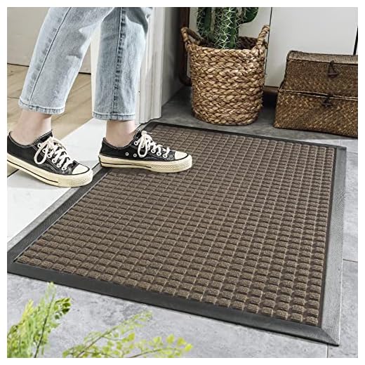 Door Mat Chrismas Eve Mat Wipe Off Snow Stains Entryway Rug,Heavy-Duty Non-Slip Front Door Mat,Low-Profile Dirt-Absorbing Outdoor Doormats,Easy Clean and Waterproof - 29"x17.5" (Green Brown)