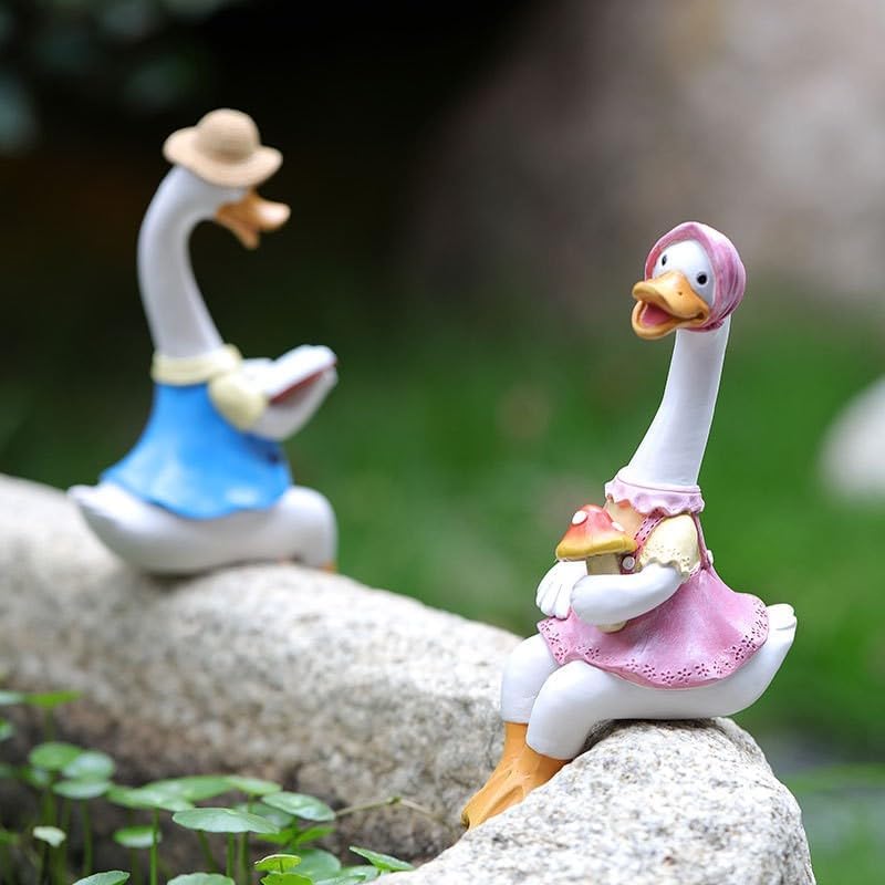 2 Pcs Sitting Couple Duck Garden Statues Outdoor Fence Decor Cute Resin Ducks Figurine Funny Goose Lovers Sculpture for Home Office Patio Lawn Yard Ornaments