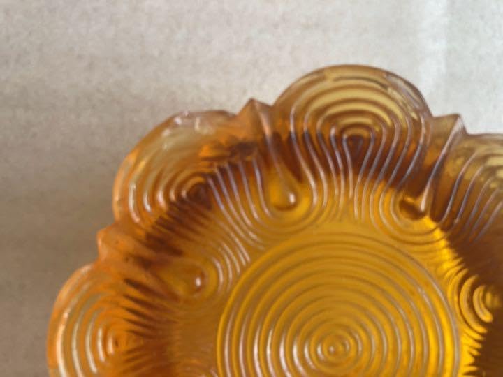 徳化窯 線紋様白磁香炉 清 徳化窯 白磁陽刻『唐草文』 貫入