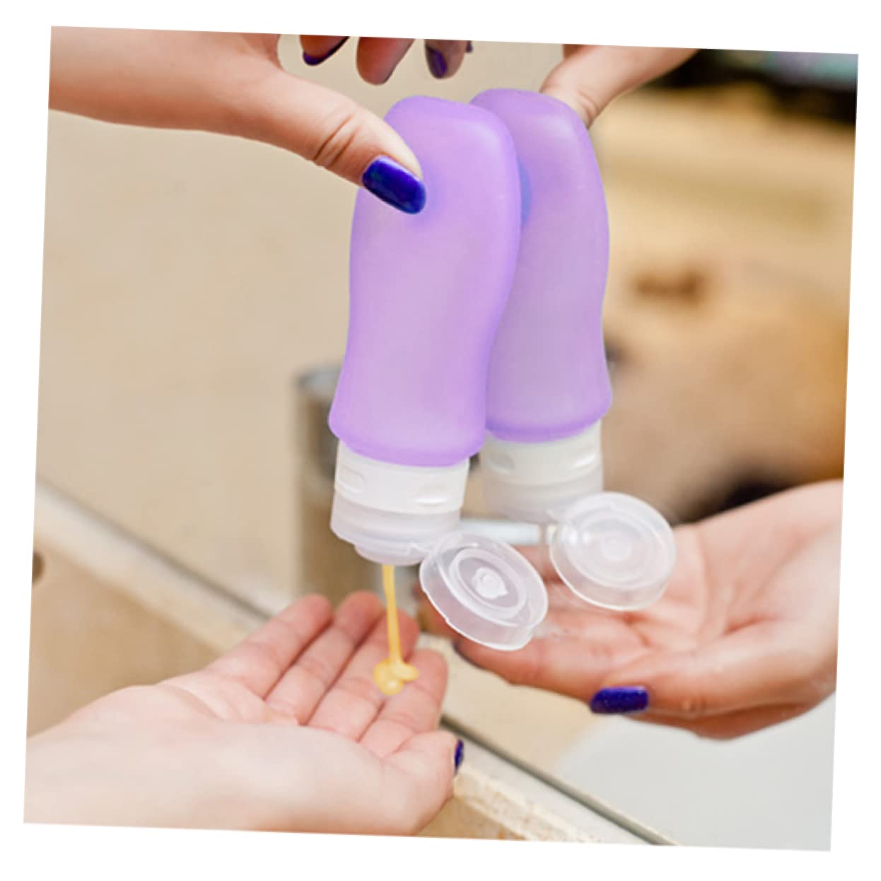 FRCOLOR Set 4 Bottiglie da Viaggio Ricaricabili in Silicone Alimentare da 89ml Etichette Rotabili e Ventosa, per Aereo e Uso Personale
