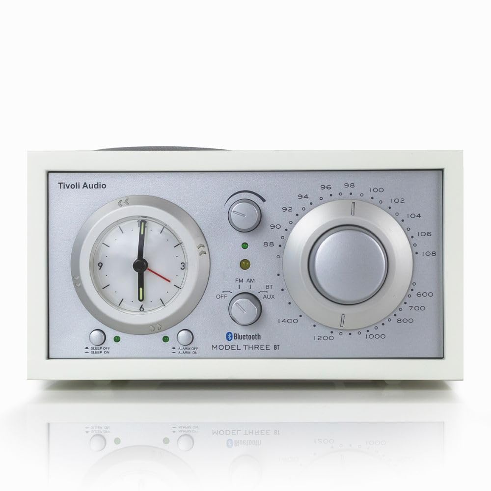 TIVOLI Audio Model Three BT - Poste Radio Vintage AM/FM Bluetooth sur Secteur - Radio Réveil Bluetooth Retro en Bois - Petite Enceinte Design avec Horloge Analogique - Radio Cuisine - Blanc Argent