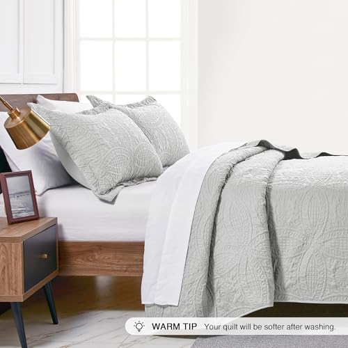 Love's cabin King Size Quilt Bedding Set Light Grey Bedspreads - Bed Summer Lightweight Bedspread Comforter - Coin Pattern Bedding Coverlet for All Season - 3 Pieces (1 Quilt, 2 Pillow Shams)