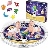 🚀【Promover el desarrollo del bebé】Tummy Time manta agua para niños traerá a su pequeño ángel un mundo espacial vívido e impresionante. alfombra actividades bebe puede entrenar la fuerza muscular de la cabeza, el cuello, los brazos y las piernas del bebé para desarrollar habilidades motoras como rodar, sentarse y gatear mientras se divierte.