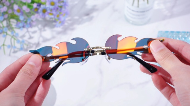 Frienda 2 Pairs Fire Flame Sunglasses for Women & Men Trendy