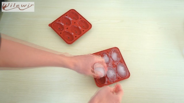 Molde de hielo de silicona en forma de balón de fútbol, 2 piezas miniatura 7