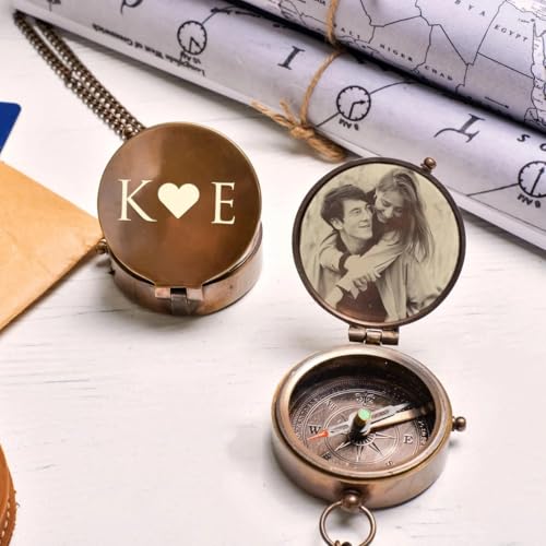Brújula grabada personalizada con cadena, acabado en latón antiguo, tapa personalizable, brújula funcional, regalo para aventura, jubilación, boda miniatura 3