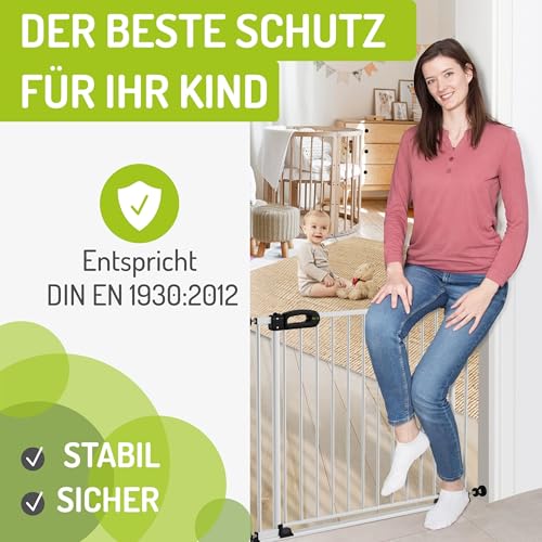 Bomi Treppenschutzgitter Merle Flatstep, Breite 63-71 cm | Türschutzgitter ohne Bohren, stabile Kindersicherung für Kind & Hund, TÜV geprüftes Hundegitter, Türgitter, Treppengitter, Metall Weiß