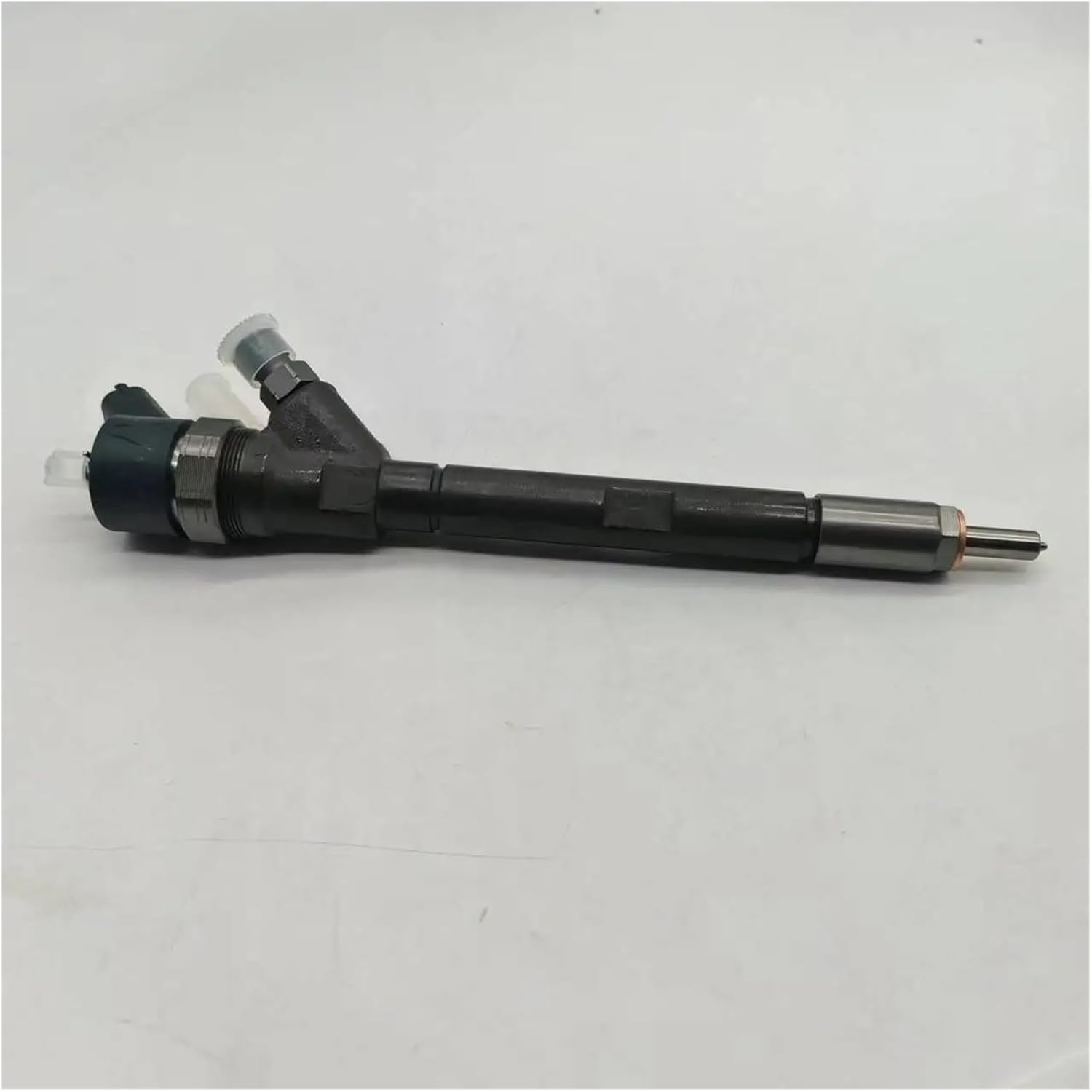 大英博物館日本人初個展鬼才澤田痴陶人作白磁彫刻文牡丹花繋囲垣文蓋付