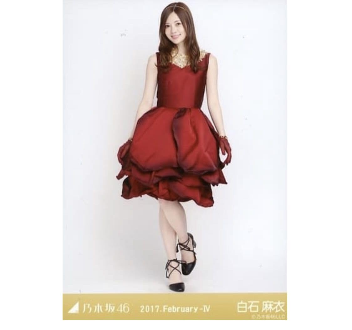 Amazon.co.jp: 8-1乃木坂46 公式グッズ 生写真 1枚 白石麻衣 ヒキ 紅白