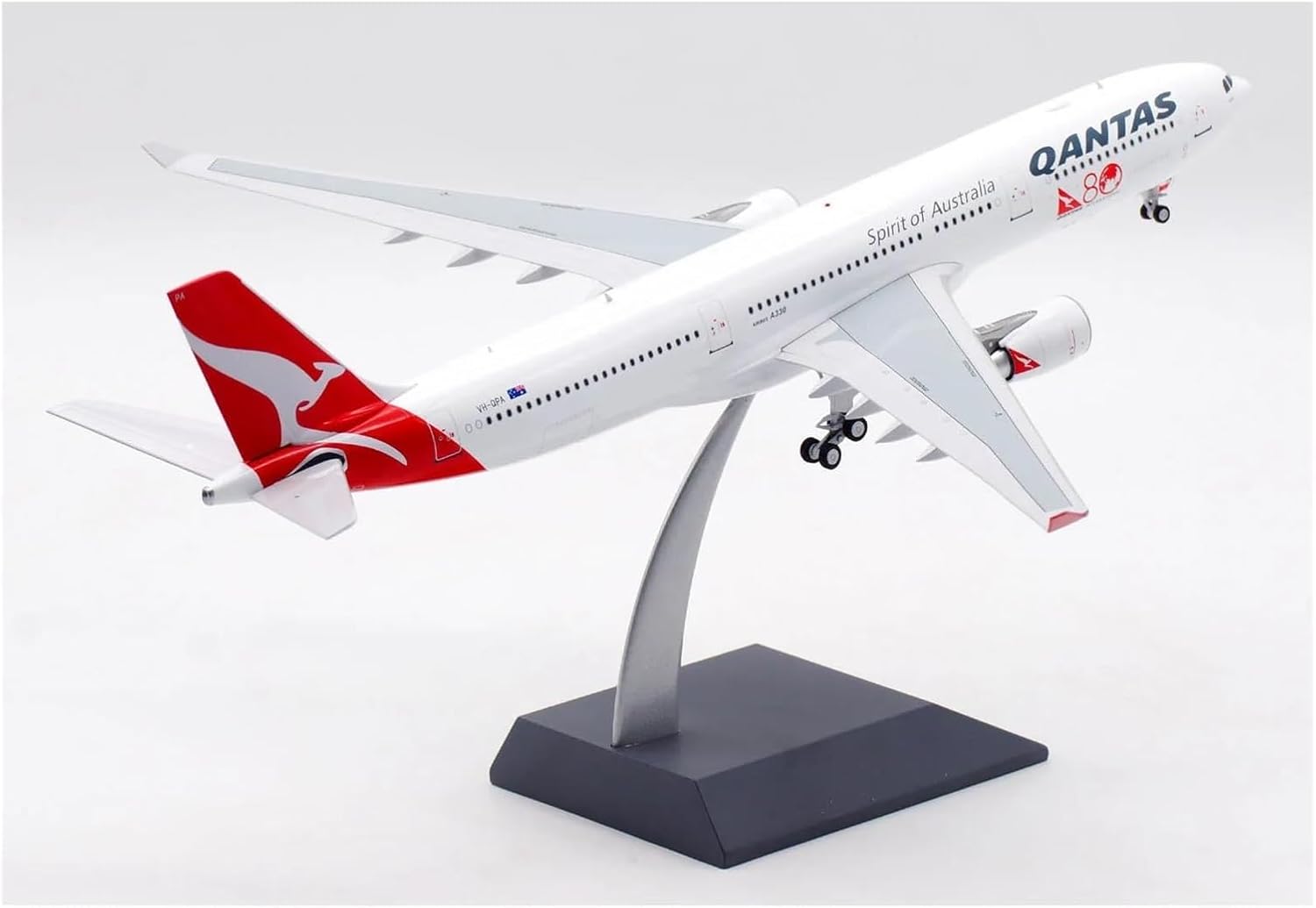 Miniature Scale 1 200 for Qantas Airlines Oneworld Airbus A330-300 Die-Casting Toy Airplanes for Fans Collect Souvenirs Flying Toy Game Kits