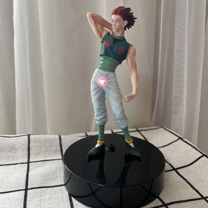 ハンターハンター ヒソカ 光る フィギュア ヒソカ 光る フィギア