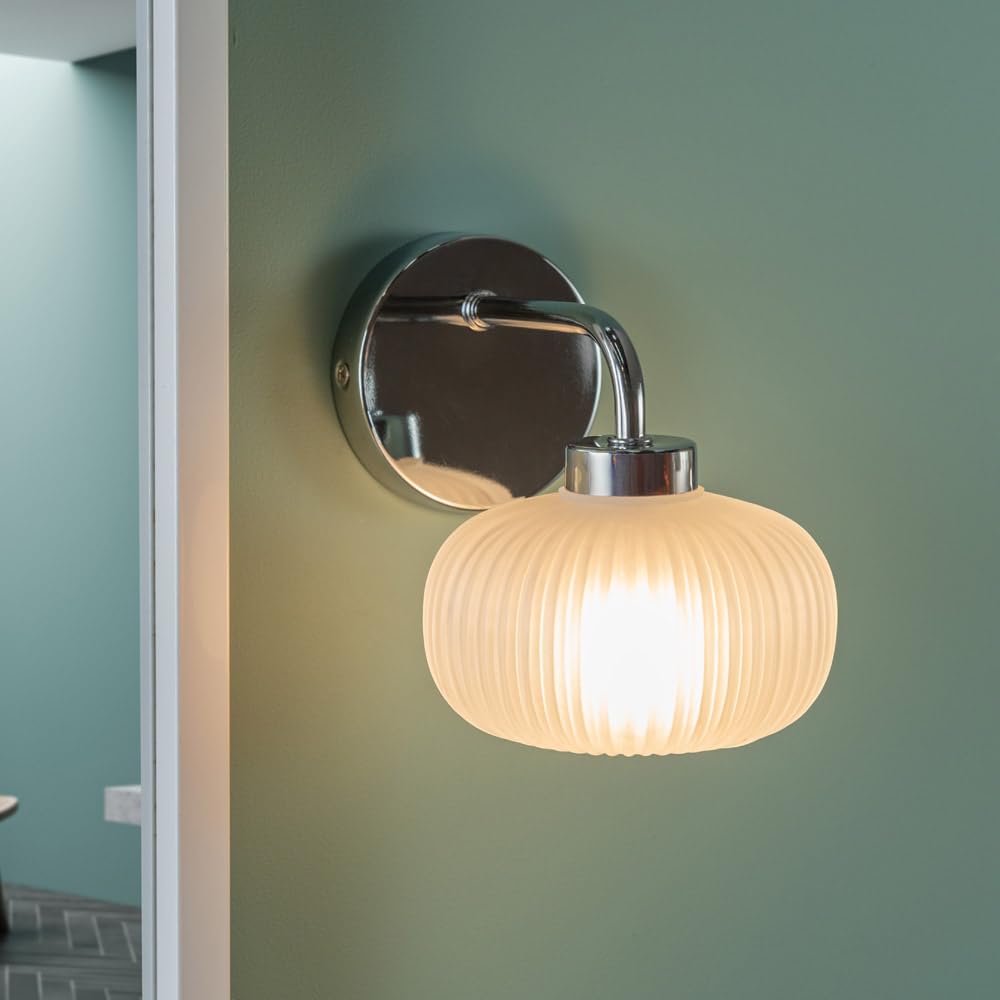 Valuelights Unisex Metallic Silver Amaia Chrome Frosted Glass Ip44 Wall Light W/ Bulb In