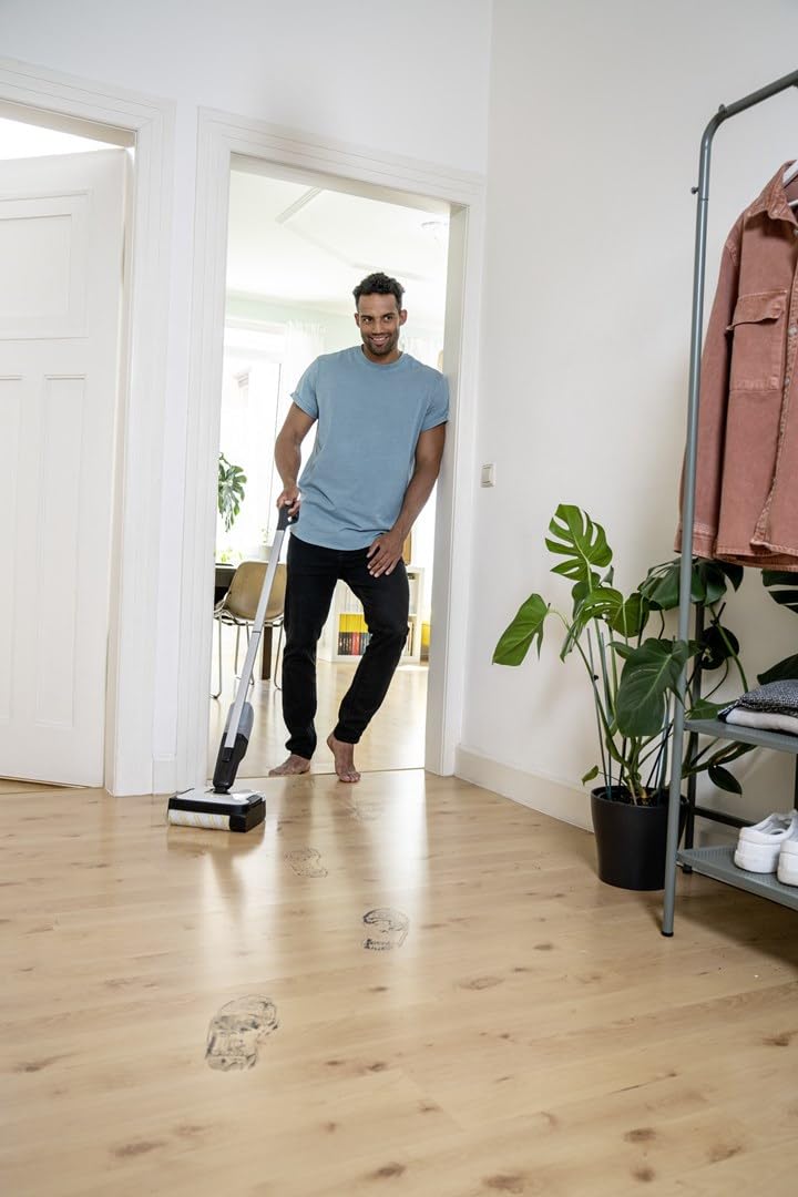 KARCHER FC 2-4 - Limpiasuelos - Recoge la suciedad seca y h�meda de una sola pasada - Posici�n de aparcamiento