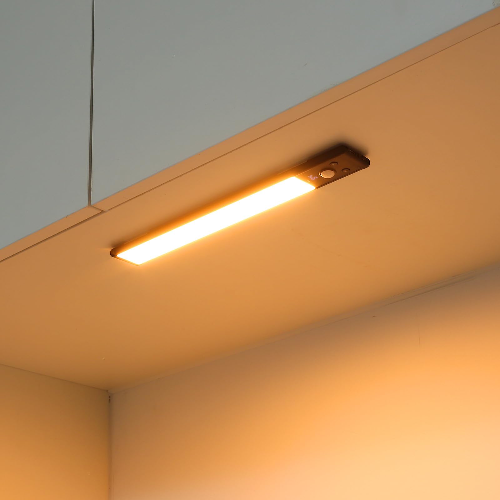 Healeved 4 Stück LED Hohe Helligkeit Schwarze Unterbauleuchten mit Bewegungsmelder Aluminium Kunststoff für Flur und Treppenhausbeleuchtung