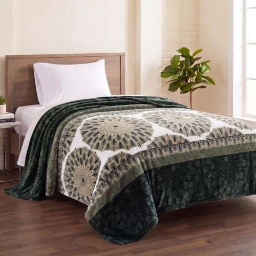 Image of VAS COLLECTIONS 280 GSM Flannel Blanket for Single Bed, Ultra Soft Plush Fleece Blanket, Warm & Cozy Winter Blanket, Breathable AC Blanket, for Home & Travel, 220 x 150 cm - Emerald Green