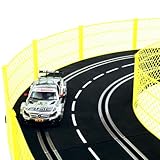 Der Zaun passt perfekt unter die Bahn oder unter unsere Overdrive-Racing Curbs. Die Zaunhöhe ist perfekt zur Höhe der original Streckenteile abgestimmt
