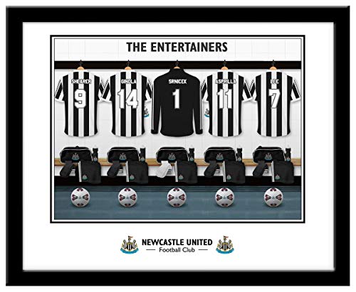 Newcastle United F.C. - Póster enmarcado de camisas de vestidor