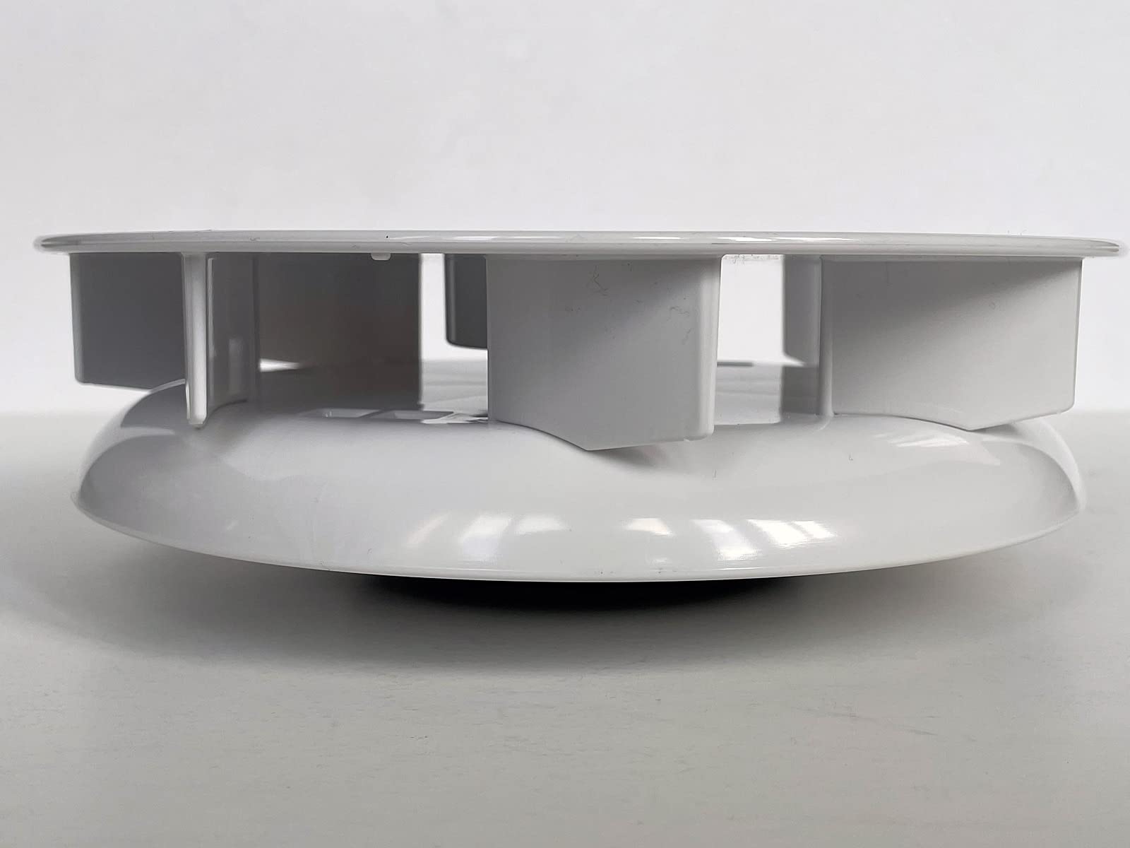 Petit ventilateur de fourgon rotatif à profil bas pour caravane de bus van blanc