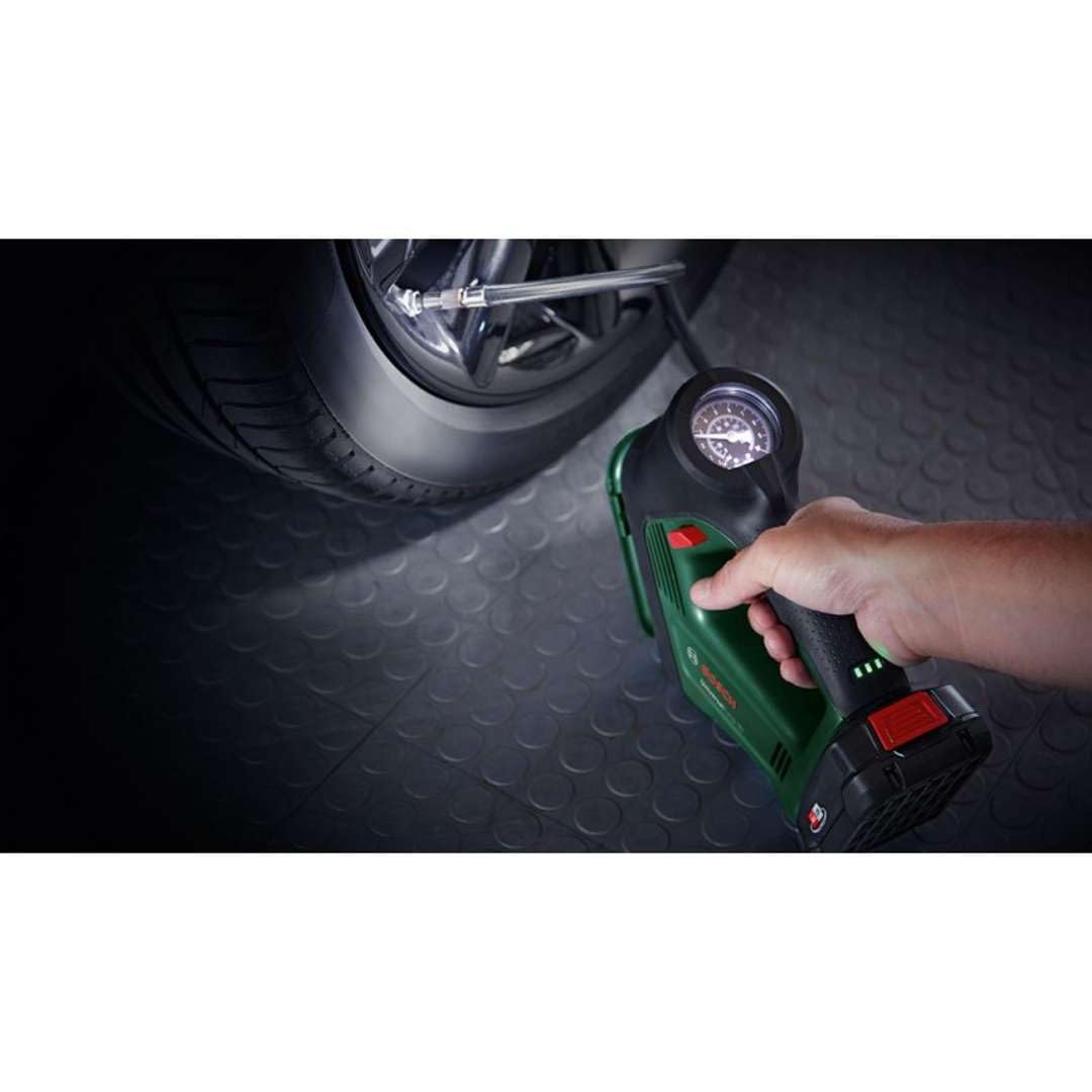 Bosch bomba de aire y compresor de aire eléctrico UniversalPump 18V (sin batería, sistema de 18 voltios, para neumáticos de coche, motocicleta y bicicleta, 150 PSI, 10,3 bar, en caja)