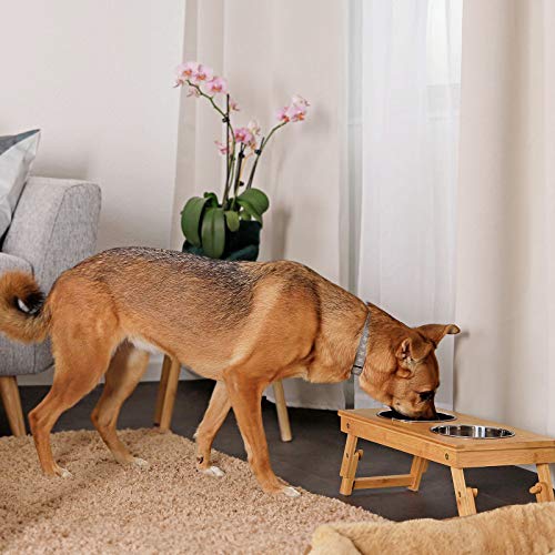 lionto höhenverstellbarer Hundenapf aus robustem Bambus, 45x23 cm, Höhe 14,5-18,5 cm, doppelter Futternapf für Hunde & Katzen, 2 spülmaschinenfeste Edelstahlnäpfe Ø 15 cm& je 700ml Fassungsvermögen