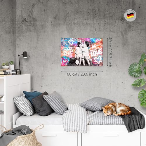 Tableau mural the First Kiss pour masquer un mur vide avec style - 2