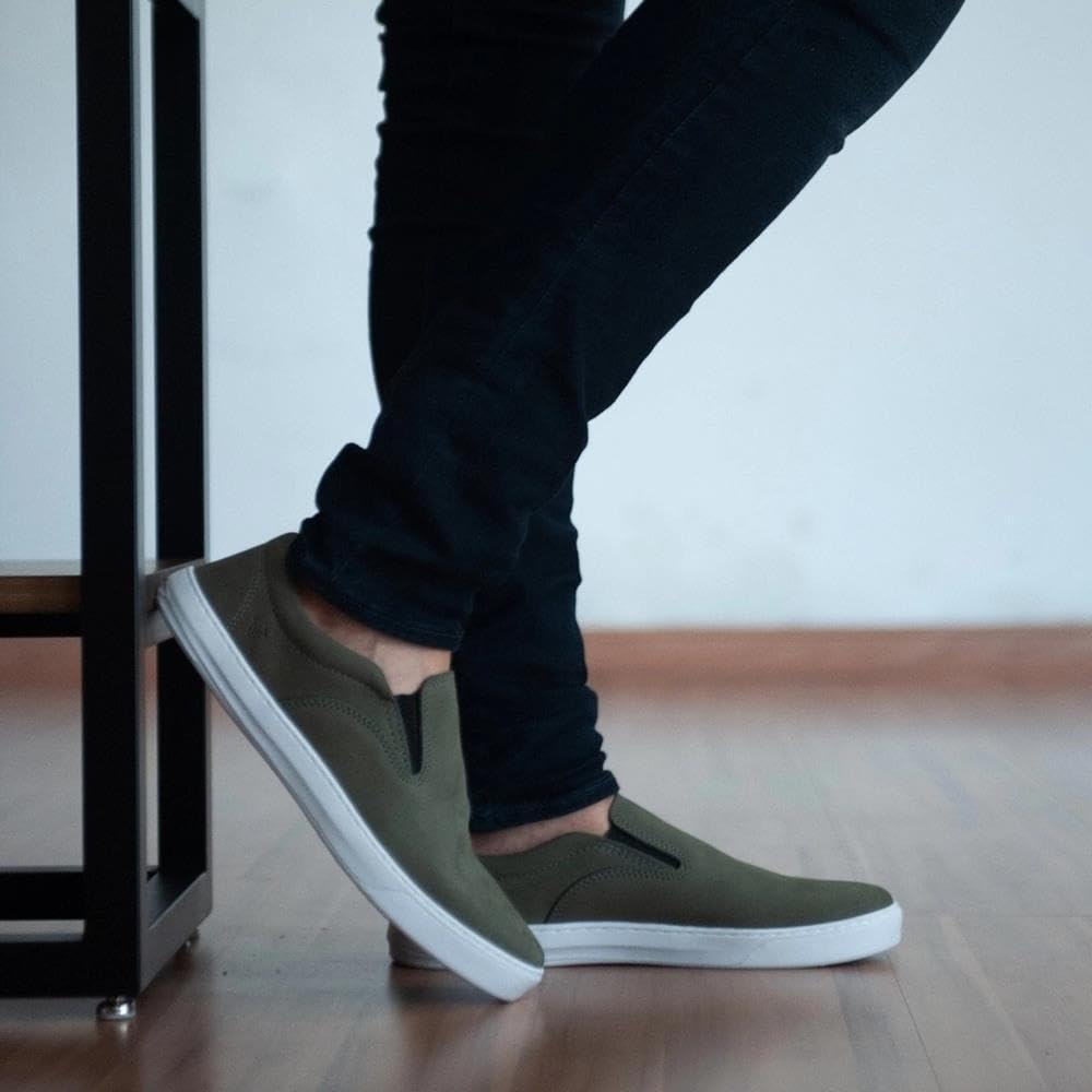 Tênis Slip-on Masculino Couro Nobuck West Bulls Moda Casual Cinza 39 em promoção! Veja a oferta e mais achadinhos de Tênis 3 Hoje é o melhor dia para comprar Tênis Slip-on Masculino Couro Nobuck West Bulls Moda Casual Cinza 39 com aquele preço maroto! Promoção! Aproveite a oferta! 3