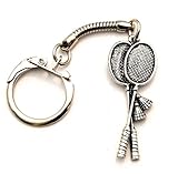 Wird in einem Samtbeutel geliefert.