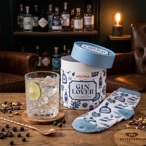 MIJOMA Geschenkset Trinkglas & Socken – originelles Männergeschenk in Tube Box – Socken mit Alkohol-Motiv – Glas 280 ml – lustiges Geschenk für Genießer und Spirituosen-Liebhaber (Gin Lover)