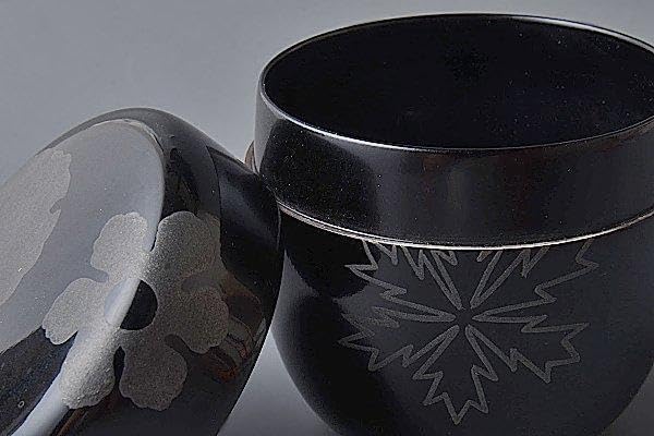 u202 茶道具　湖彩　玄々斎好豊兆棗 漆塗り黒色棗 桜・雪の結晶模様 u202 茶道具 湖彩 玄々斎好豊兆棗 漆塗り黒色棗 桜・雪の