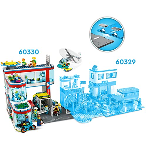 LEGO 60330 City Krankenhaus mit Krankenwagen, Rettungshubschrauber und 12 Mini-Figuren für Jungen und Mädchen ab 7… – Bild 6