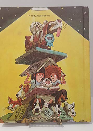 Something queer at the library: A mystery 0440081270 Book Cover