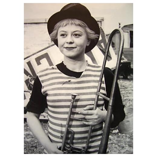 Giulietta Masina 18X24 Poster New! Rare! #BHG523394