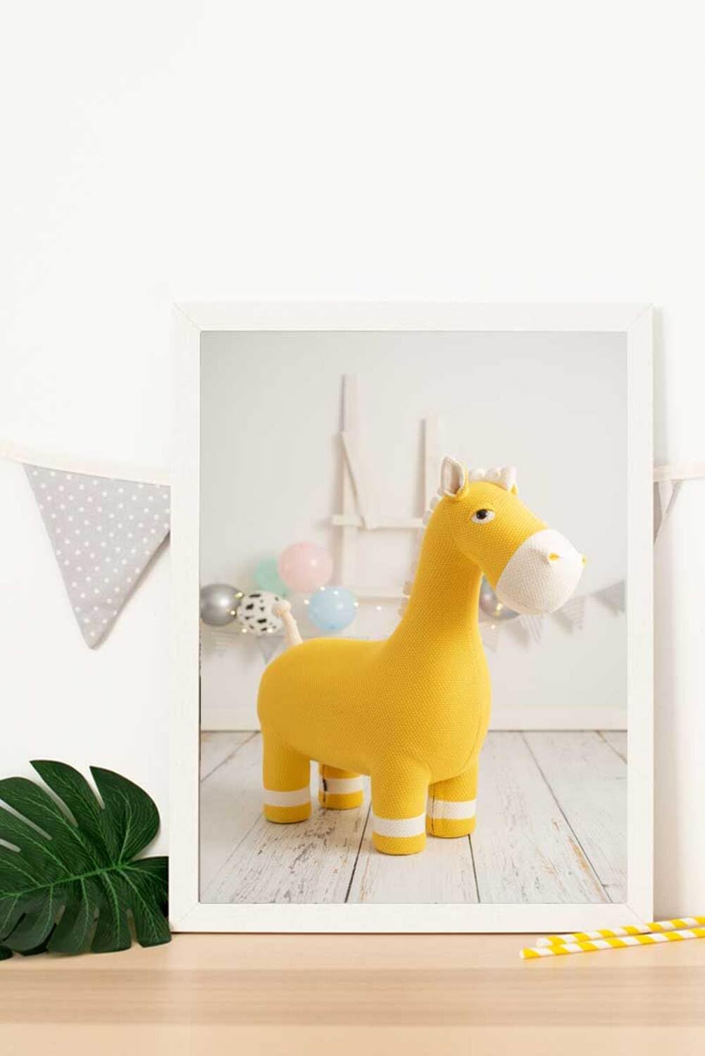 Photo cheval jaune cadre enfant pour illuminer sa salle de jeux