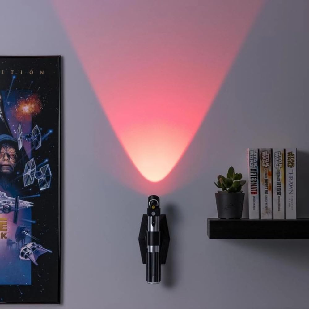 Luce da Parete Lightsaber Star Wars Uplighter Ufficiale, Luce Rossa, Decorazione Collezionabile Sith & Jedi, Regalo per Fan di Lucasfilm, Alimentata a Batterie
