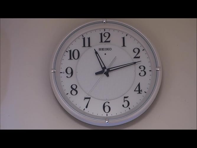 SEIKO セイコー 電波掛け時計 夜でも自動で点灯 明るい時計