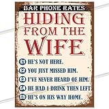 Metallschilder – Hiding from The Wife lustiges Logo – Man Cave Blechschild zum Aufhängen an der Wand, für Küche, Schuppen, Garage, klein (15 x 10 cm)