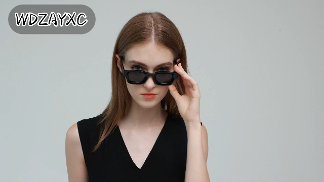 Netrox® Flair lunette de soleil tendance avec étui et pochette en microfibre - Lunettes de soleil en verre noir UV400 - Tendance Rave Techno - Pour homme et femme