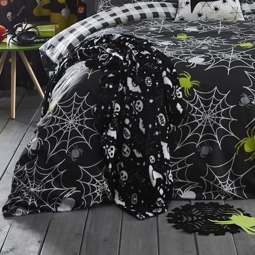 Bedlam - Halloween Fleece Blanket (120 x 150cm) - Super Soft & Cosy Fleece in Black - Black Spooky Bats & Skulls Throw Blanket - Blankets and Throws (Snuggy) - Halloween Decorations - Image 2
