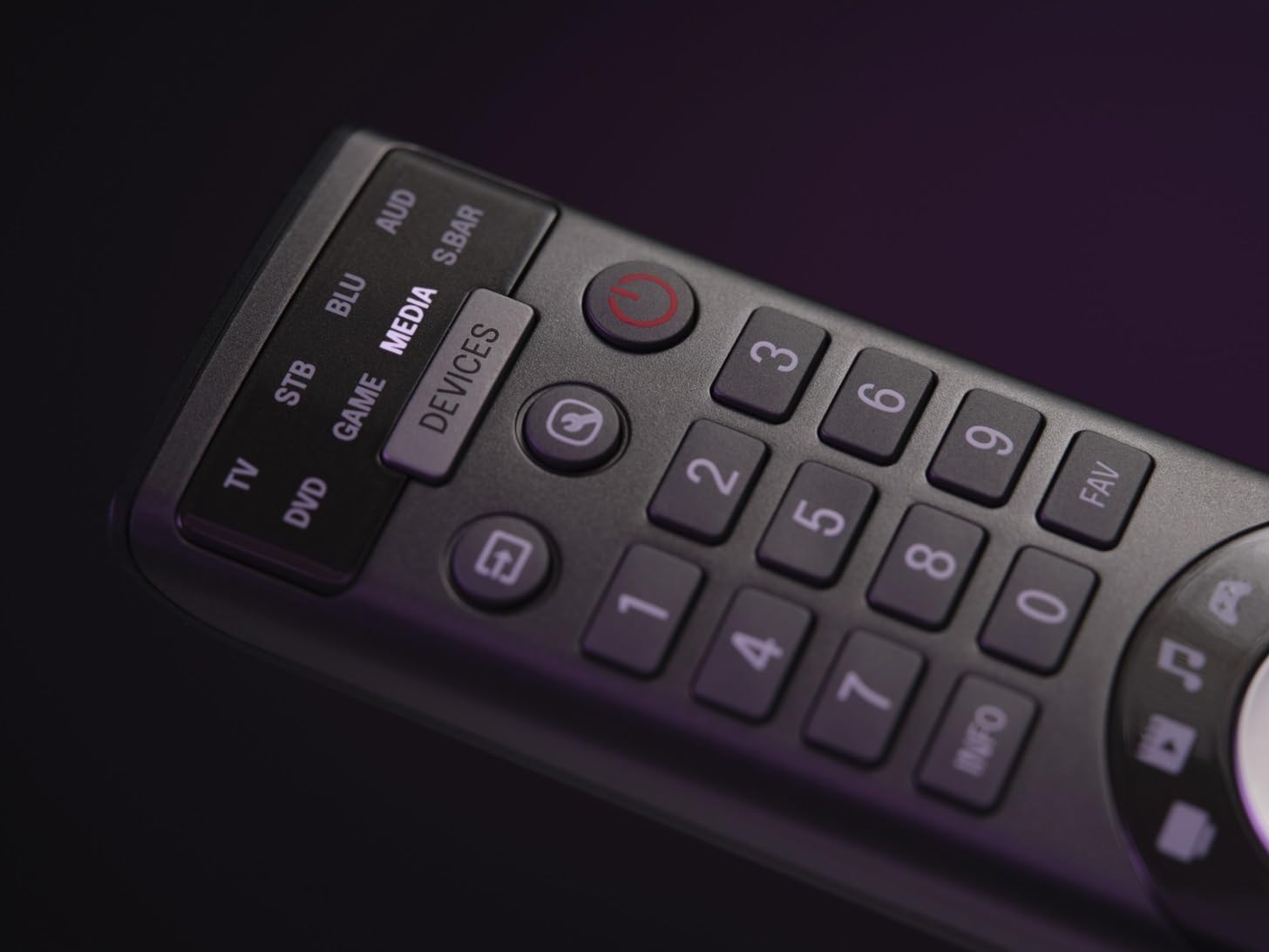 One For All Smart Control Pro 8 Universalfernbedienung – Kompatibel mit TV, Set-Top-Box, Blu-ray, Audio- und Streaming-Geräten (Modell URC7981)