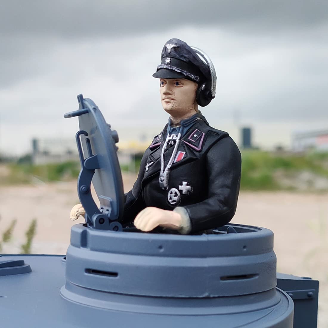 Vehículo tanque de control remoto a escala 1/16, muñecas soldado pintadas a mano, modelos militares de soldado, piezas OP, accesorios de actualización de tanque con ala pequeña y grande