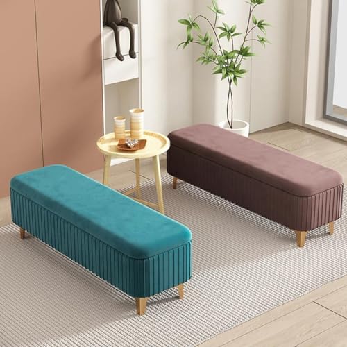 Banc de rangement en velours pour optimiser l'espace du salon