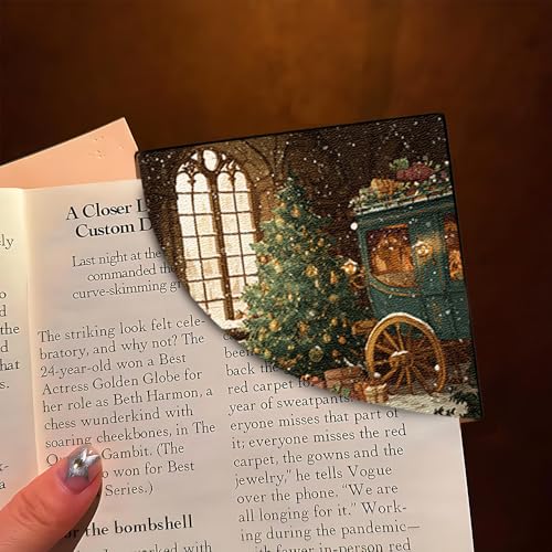 Image of 2Pcs Christmas Wreath Corner Bookmarks, Handmade PU Leather Page Corner Protectors, Vintage Holiday Art Stationery Gift for Book Lovers, Kids, Teachers, Reading Accessories 3.54 x 3.54