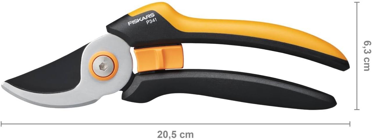 Fiskars metszőolló használat közben