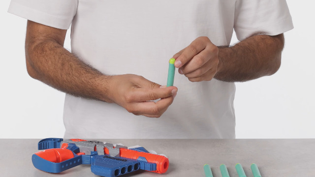 Nerf DinoSquad Stegosmash Dart Blaster, almacenamiento de 4 dardos, 5