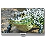 Fin et portable : Avec son profil ultra-fin de 0,8 cm, cet étui à cartes léger se glisse facilement dans une poche, un sac à main ou un sac. Pratique au quotidien ou en voyage, il allie résistance, style et fonctionnalité dans un format compact.