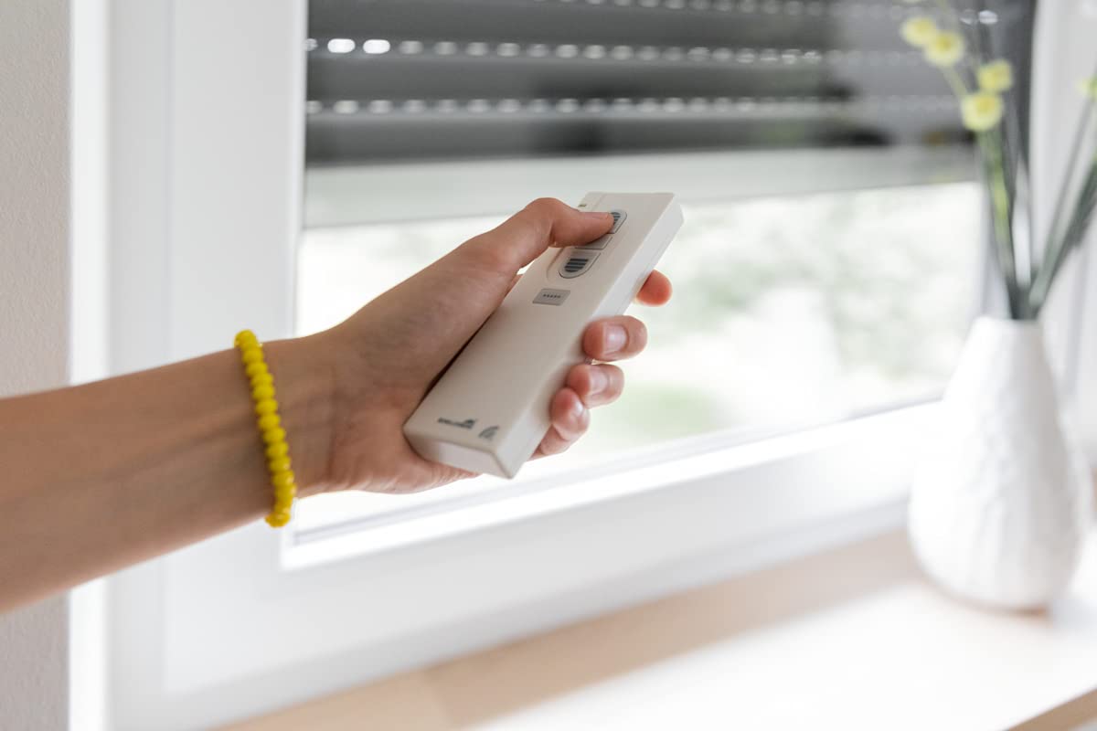 Schellenberg 20021 Interruttore senza fili per motore tapparelle elettriche e tende da sole, 868,4 MHz, bianco, 1 canale - per il controllo remoto di fino a 5 prodotti radio